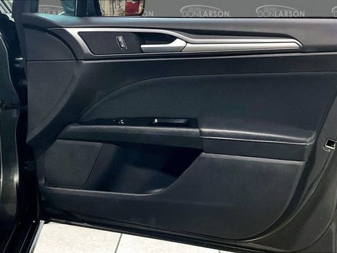 Used 2016 Ford Fusion SE FWD image 15