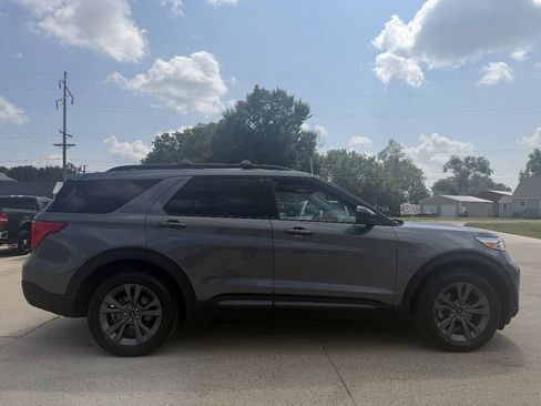 Used 2024 Ford Explorer XLT w/ Equipment Group 202A AWD/4WD image 3