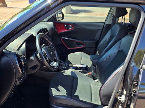 Used 2023 Kia Soul GT-Line w/ GT-Line Technology Package FWD image 9