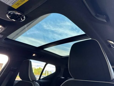 Used 2020 Volvo XC40 T5 R-Design AWD/4WD image 10