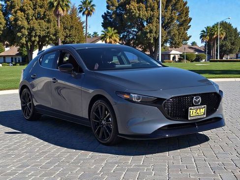 New 2026 MAZDA MAZDA3 Hatchback w/Premium Plus Pkg image 4