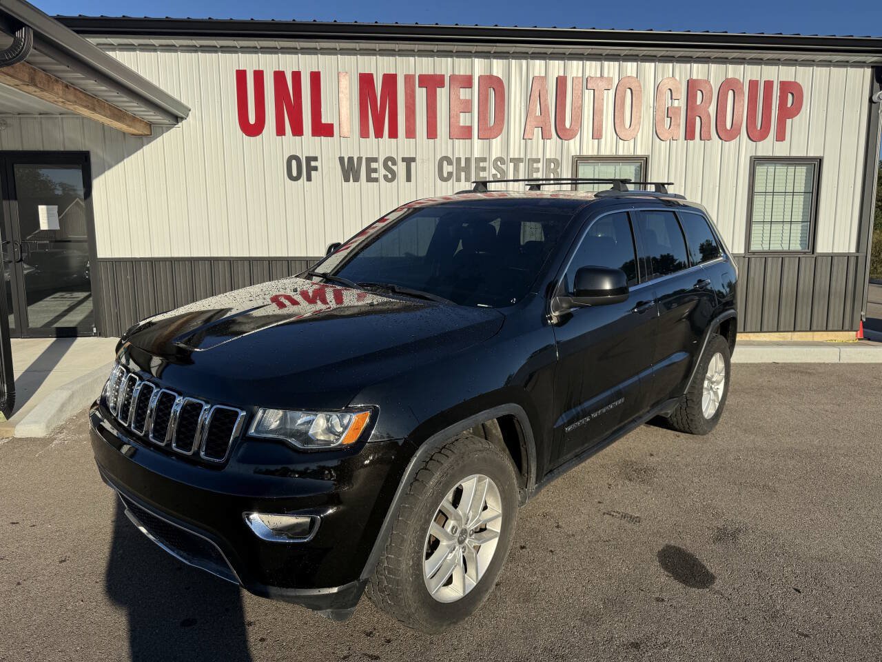 Used 2017 Jeep Grand Cherokee Laredo w/ Quick Order Package 23E AWD/4WD image 1