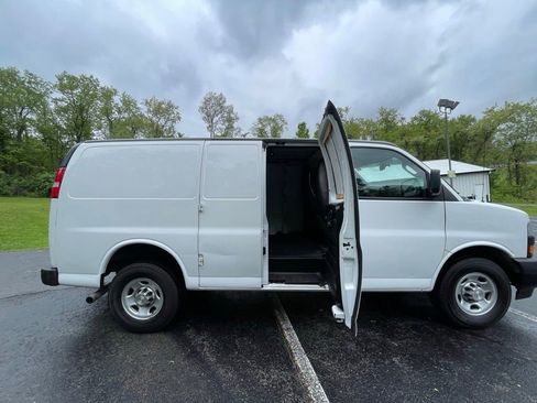 Certified 2021 Chevrolet Express 3500 w/ Driver Convenience Package RWD image 13