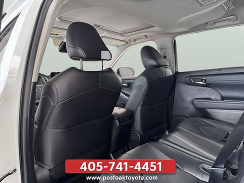 Used 2022 Toyota Highlander XLE AWD/4WD image 13
