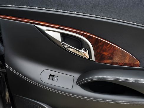 Used 2013 Buick LaCrosse Touring FWD image 18