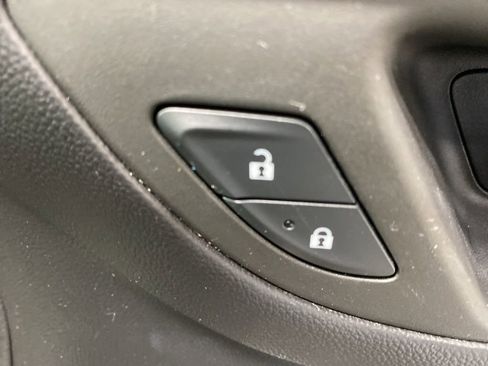 Certified 2024 Chevrolet Equinox Premier image 24