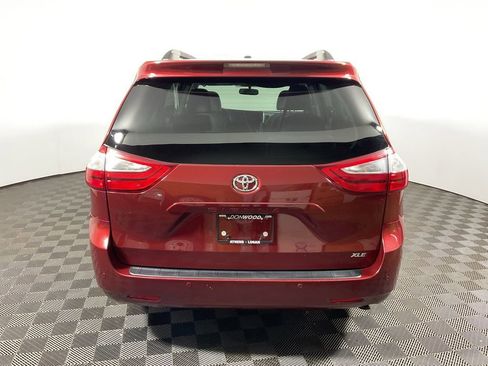 Used 2017 Toyota Sienna XLE w/ XLE Navigation Package image 16