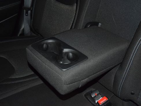 Used 2019 Jeep Cherokee Latitude w/ Cold Weather Group FWD image 38