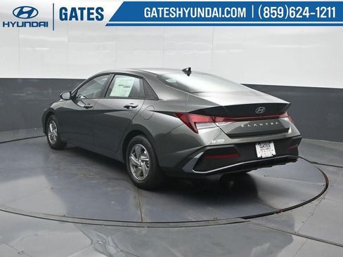 New 2026 Hyundai Elantra SE FWD image 8