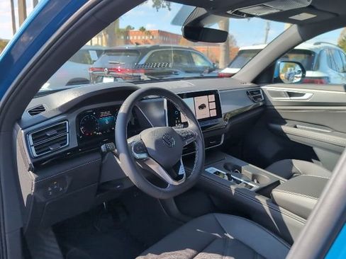 Used 2025 Volkswagen Atlas Cross Sport SE image 8