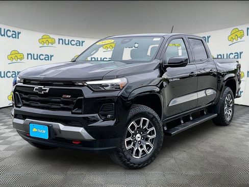 Used 2023 Chevrolet Colorado Z71 w/ Z71 Convenience Package 2 AWD/4WD image 3