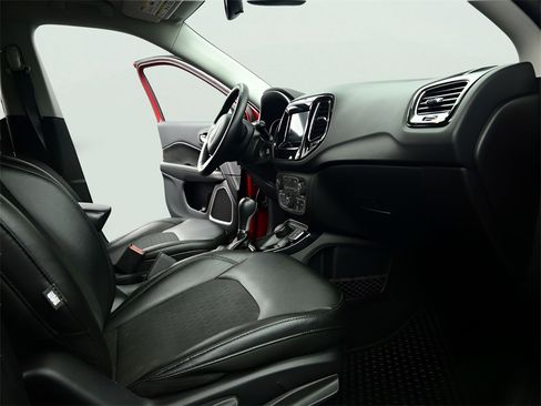 Used 2020 Jeep Compass Latitude image 6