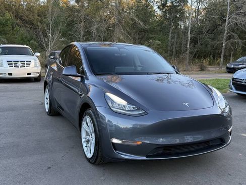Used 2022 Tesla Model Y Long Range image 1