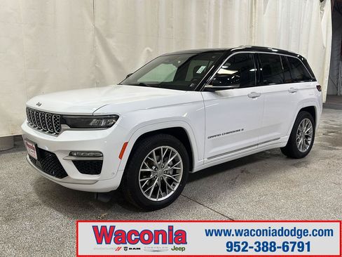 Used 2023 Jeep Grand Cherokee Summit w/ Luxury Tech Group V AWD/4WD image 1