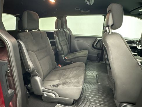 Used 2019 Dodge Grand Caravan SE FWD image 26