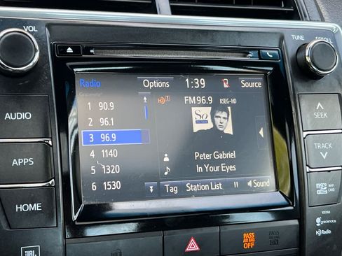 Used 2015 Toyota Camry XLE w/ Advanced Technology Package FWD image 19
