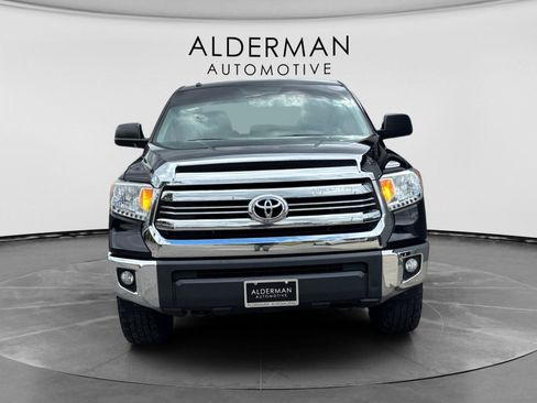 Used 2017 Toyota Tundra SR5 w/ TRD Off Road Package AWD/4WD image 8