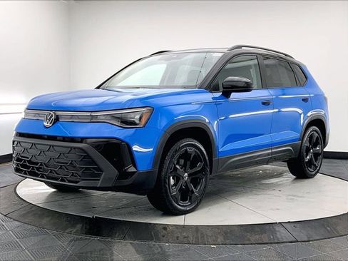 Certified 2025 Volkswagen Taos SE AWD/4WD image 2