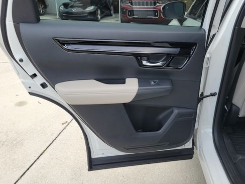 Used 2025 Honda CR-V EX-L image 12