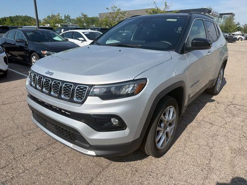 Used 2025 Jeep Compass Limited AWD/4WD image 1