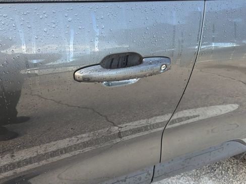 Used 2020 Ford Escape SE FWD image 14
