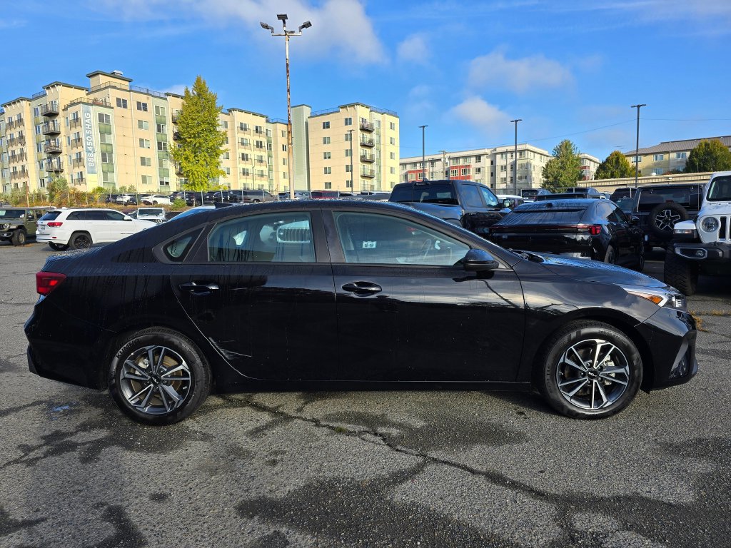 Used 2022 Kia Forte LXS FWD image 8