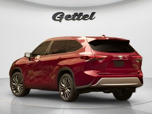 Used 2022 Toyota Highlander XLE FWD image 5