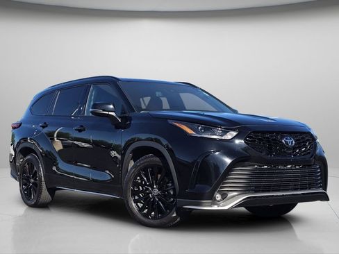 Used 2023 Toyota Highlander XSE AWD/4WD image 2