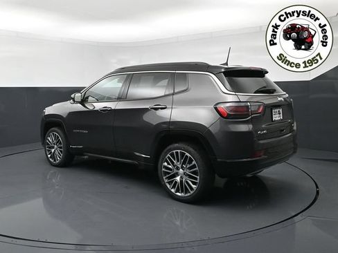 Used 2023 Jeep Compass Limited w/ Elite Group AWD/4WD image 4