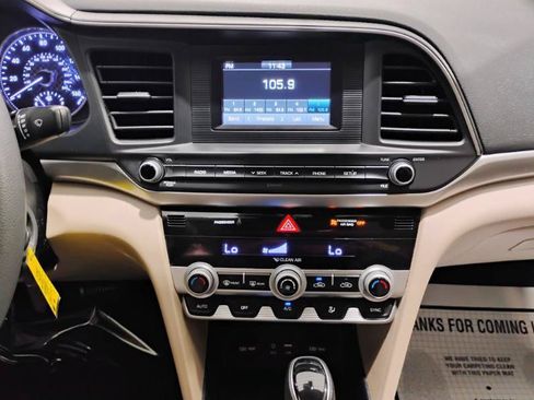 Used 2020 Hyundai Elantra SE w/ Cargo Package (C1) FWD image 23