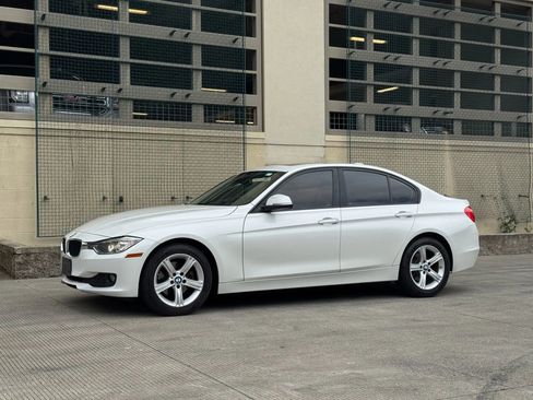 Used 2013 BMW 320i xDrive Sedan image 3
