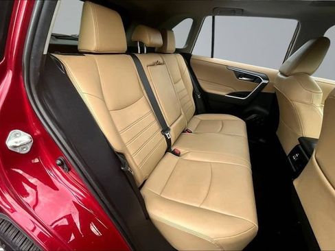 Used 2019 Toyota RAV4 XLE Premium w/ Cold Weather Package FWD image 25