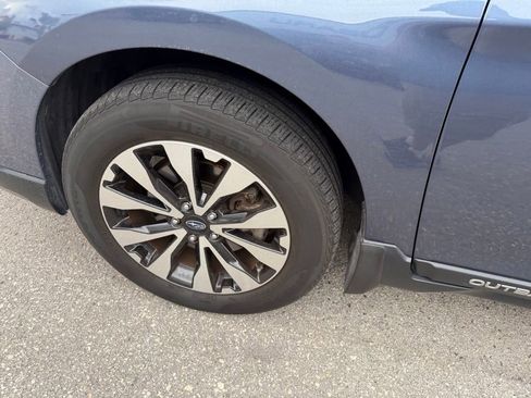 Used 2016 Subaru Outback 2.5i Limited AWD/4WD image 11