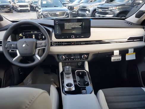 New 2026 Mitsubishi Outlander SE FWD image 13