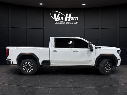 Used 2025 GMC Sierra 2500 Denali Ultimate w/ Snow Plow Prep/Camper Package AWD/4WD image 8