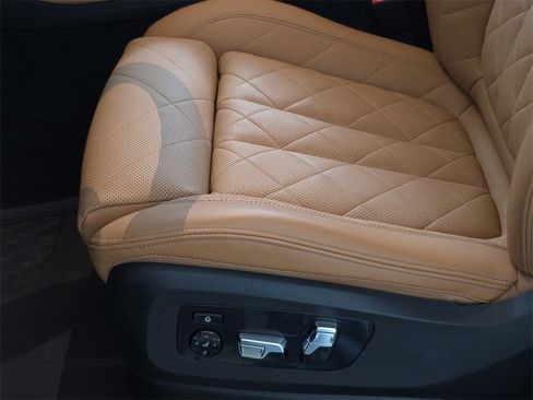 Used 2025 BMW X5 xDrive50e w/ M Sport Package image 31