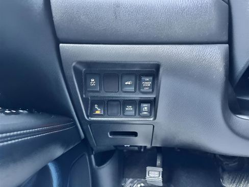 Used 2015 Nissan Pathfinder SL image 26