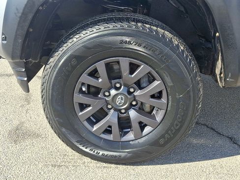 Certified 2020 Toyota Tacoma SR5 w/ SR5 Appearance Package (SM) image 11