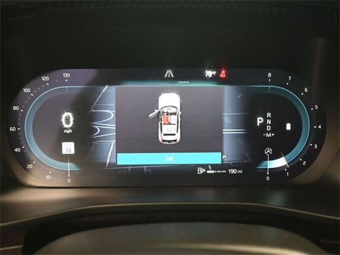 Used 2024 Volvo XC40 B5 Plus image 22