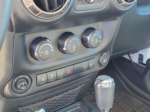 Used 2018 Jeep Wrangler Unlimited Sahara AWD/4WD image 25