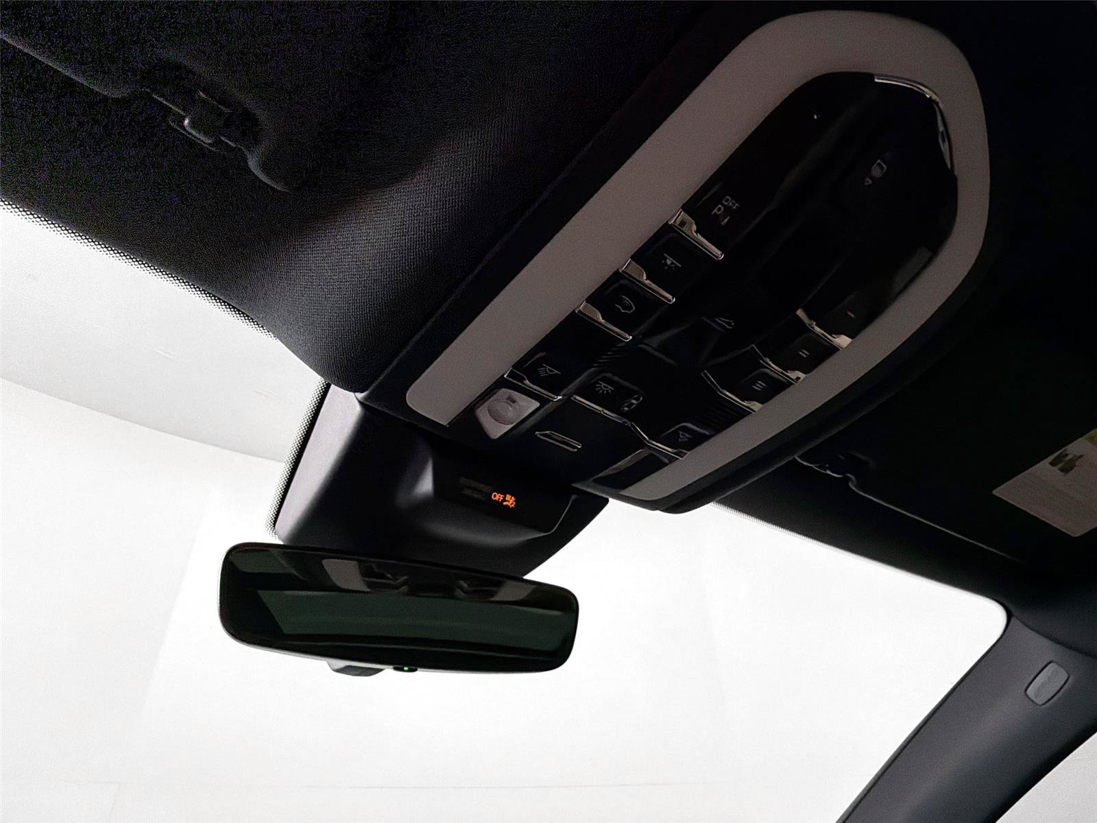 Certified 2026 Porsche Macan Turbo AWD/4WD image 25
