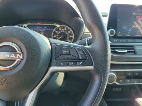 Used 2024 Nissan Altima 2.5 SV FWD image 23