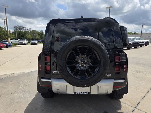 Used 2023 Land Rover Defender 110 S AWD/4WD image 9