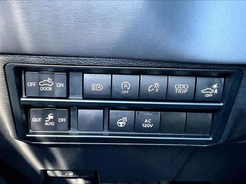 Used 2023 Toyota Tundra Platinum image 36