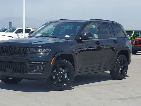 New 2025 Jeep Grand Cherokee Limited w/ Black Appearance Package image 33