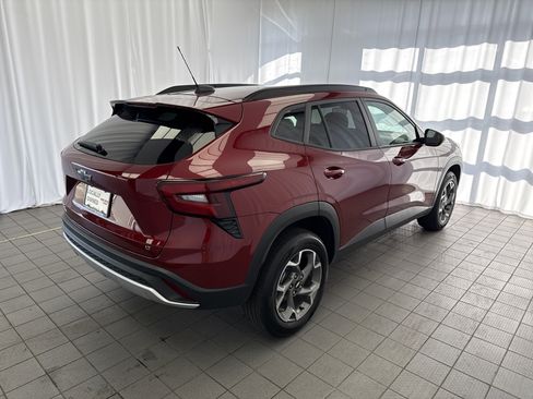 Used 2025 Chevrolet Trax LT w/ Driver Confidence Package image 4