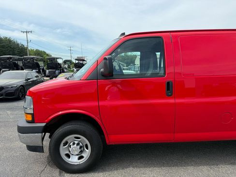Used 2022 Chevrolet Express 2500 w/ Driver Convenience Package RWD image 4