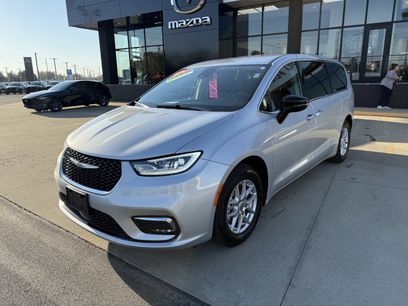 Used 2024 Chrysler Pacifica Touring-L