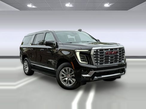 Used 2025 GMC Yukon XL Denali AWD/4WD image 6