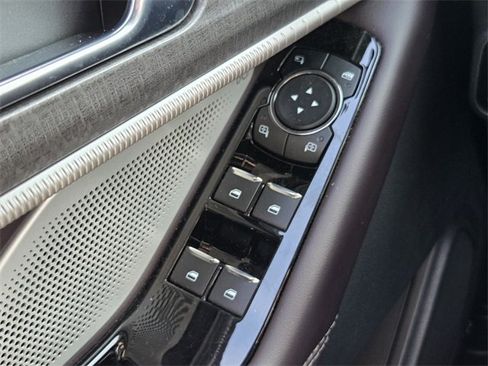 Certified 2025 Ford Explorer Platinum image 26